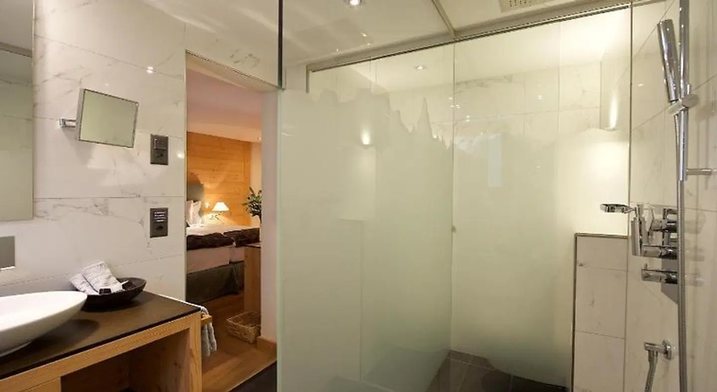 Matterhorn Lodge BATHROOM