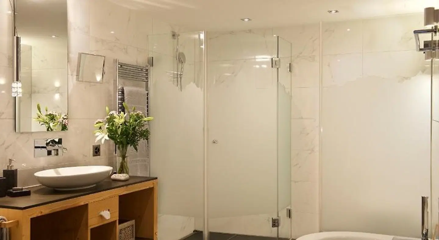 Matterhorn Lodge BATHROOM