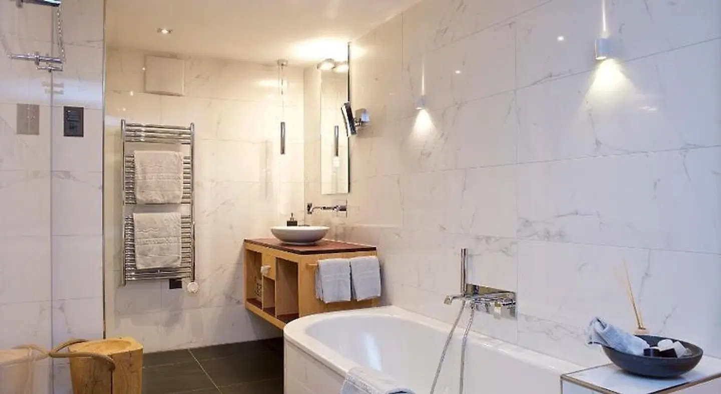 Matterhorn Lodge BATHROOM