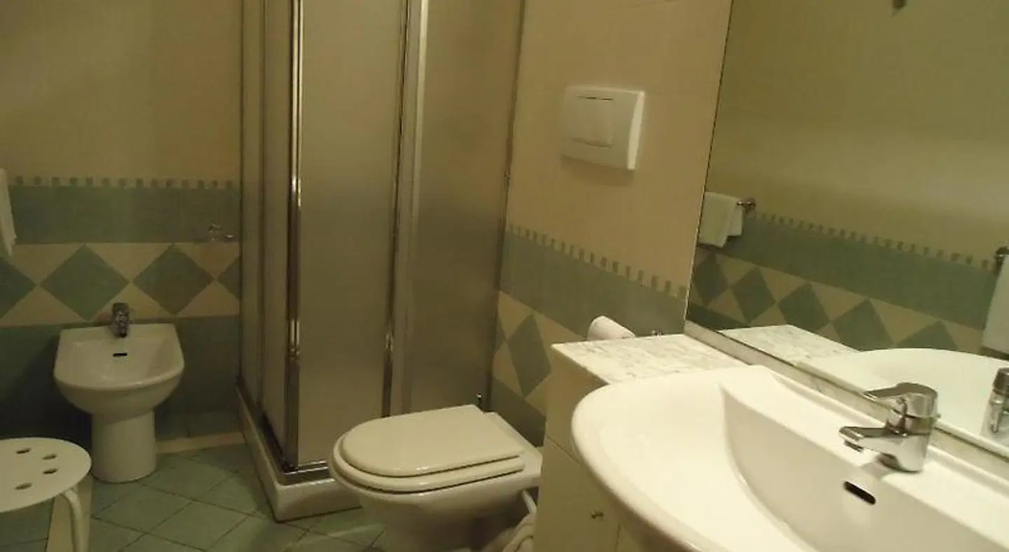 Albergo Roma BATHROOM
