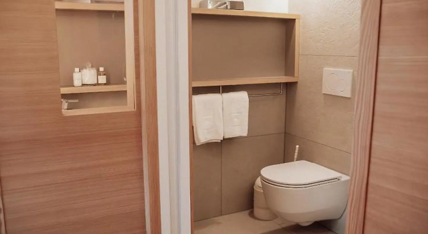 Goldener Berg BATHROOM