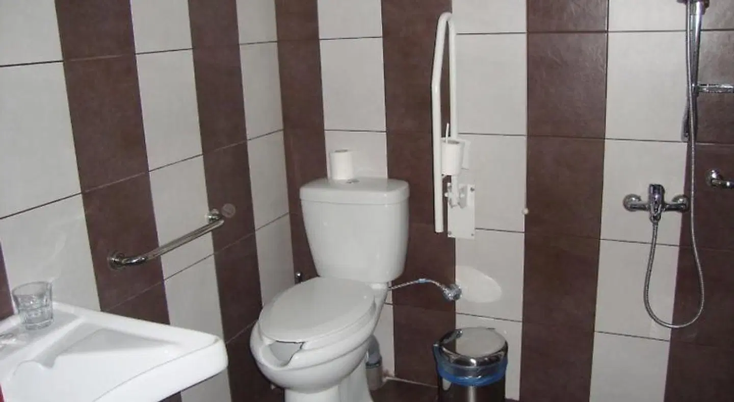 Four Seasons Hotel BATHROOM