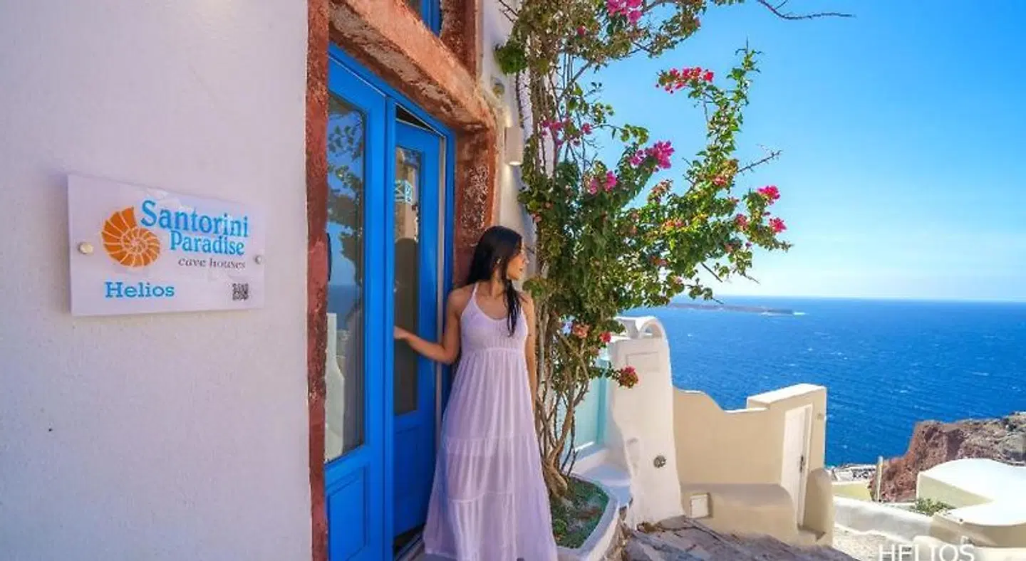 Santorini Paradise Cave Houses PEOPLE