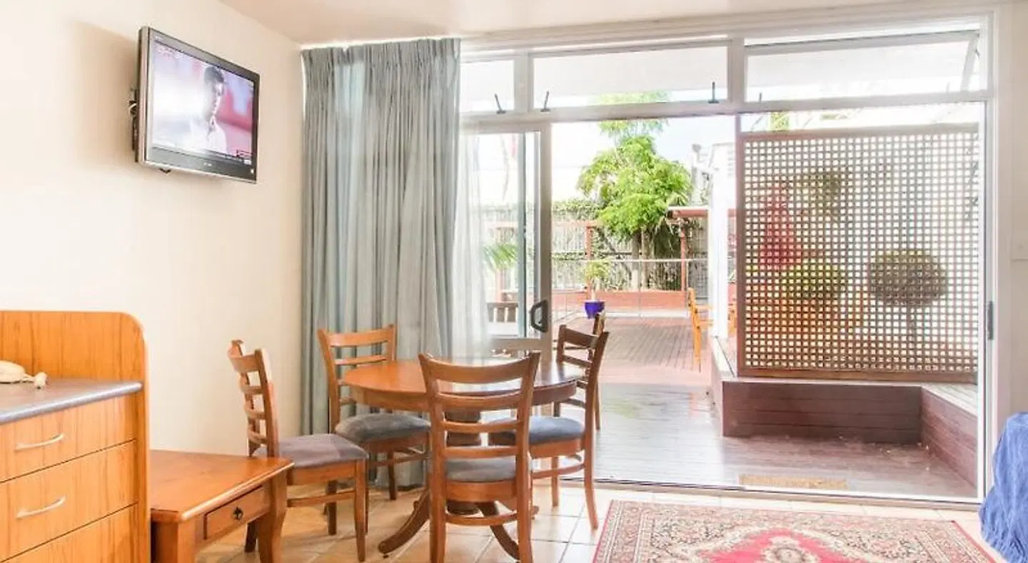 The Commodores Lodge BAR