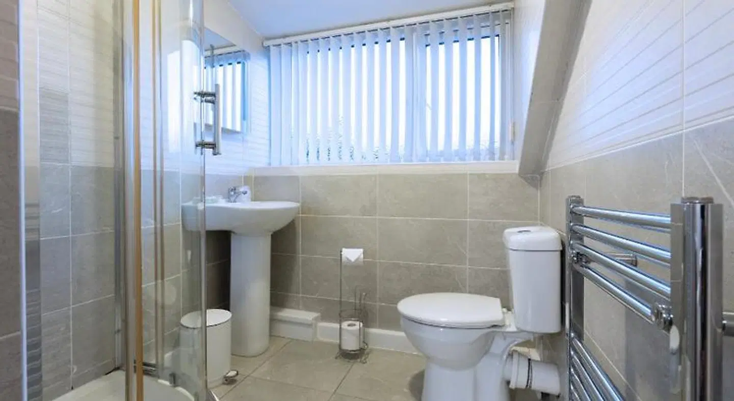 Orrell Park Hotel BATHROOM