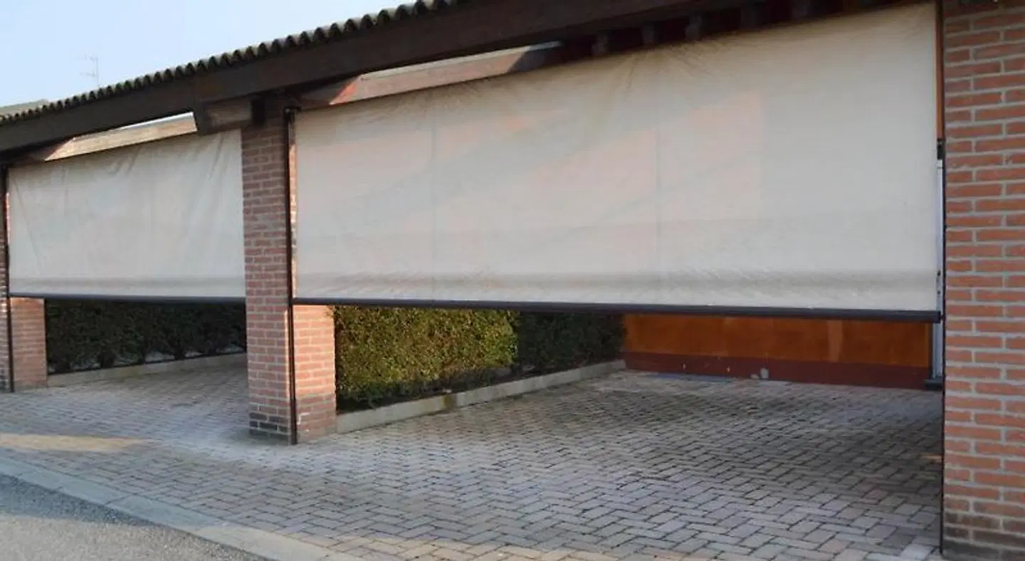 Don Carlo EXTERIOR