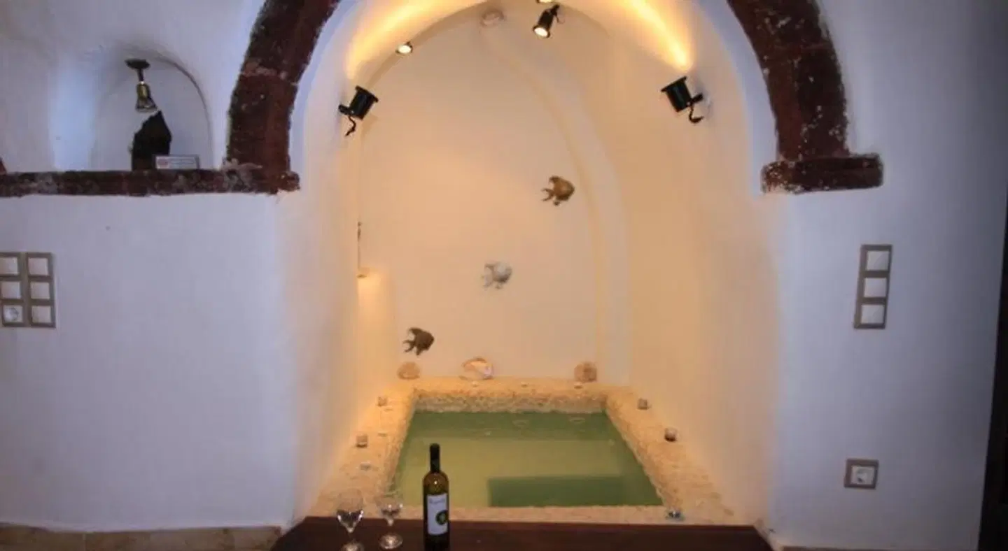 Santorini Mansion at Imerovigli BATHROOM