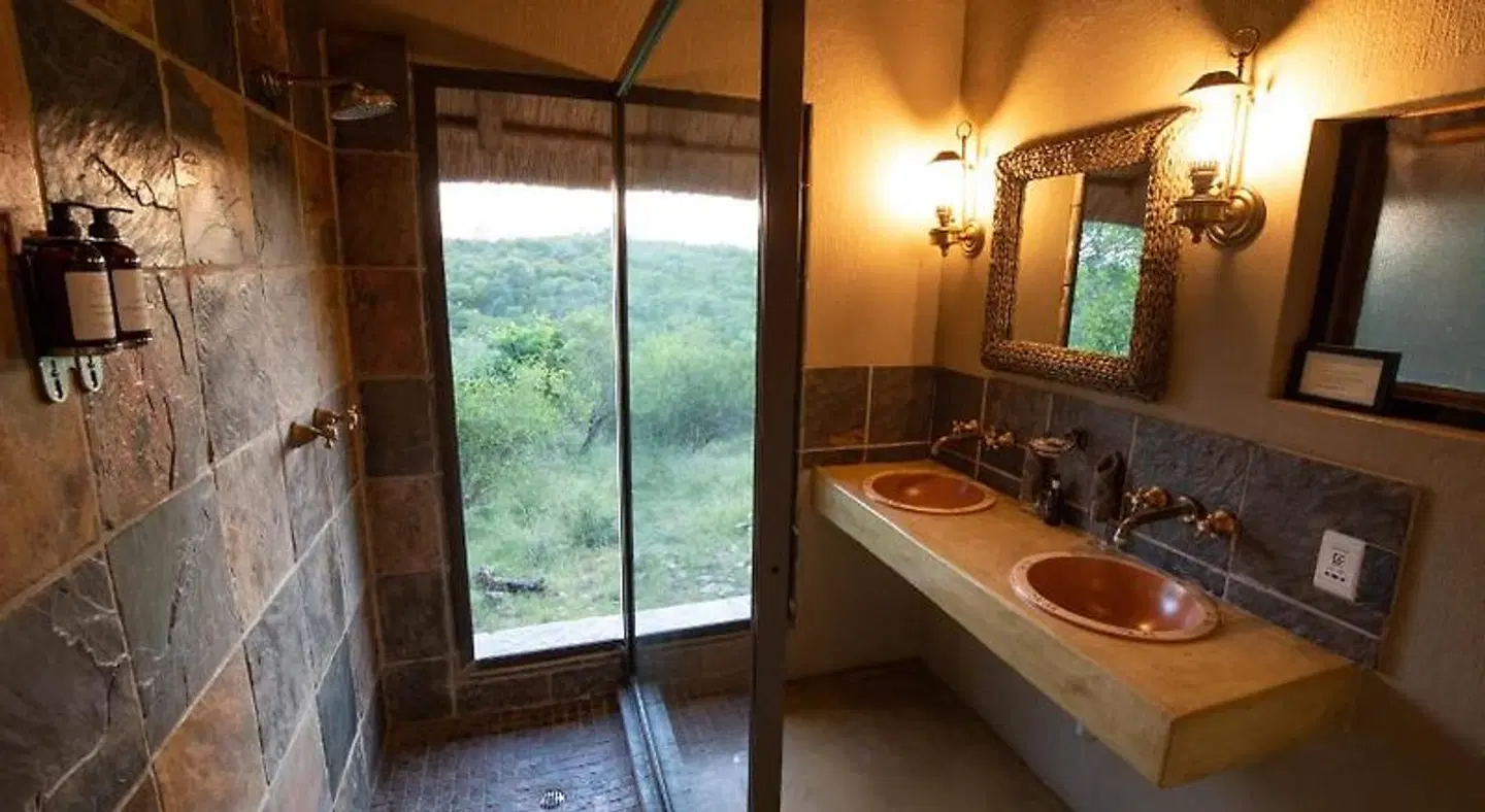Parsons Hilltop Safari Camp BATHROOM