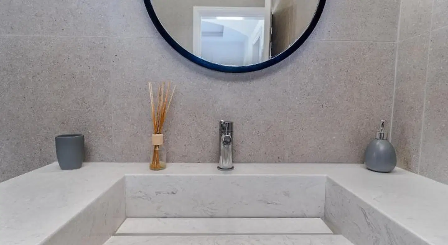 Symphony Suites BATHROOM