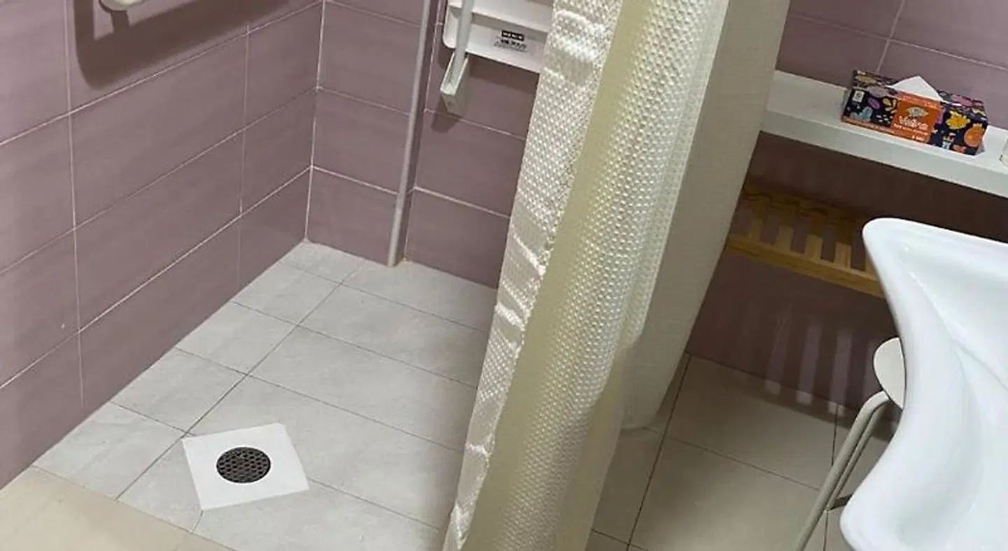 Garibaldi R&B BATHROOM