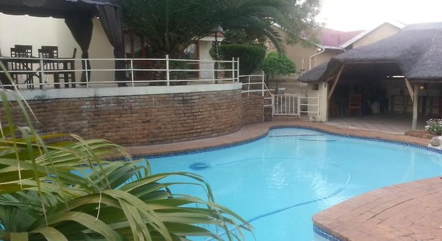 Winchester Lodge OUTDOOR_POOL