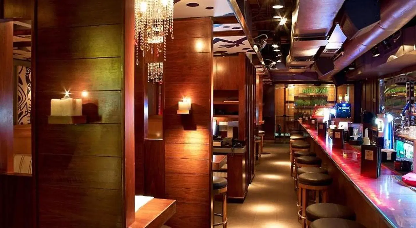 Radisson Blu Hotel, Dubai Deira Creek BAR