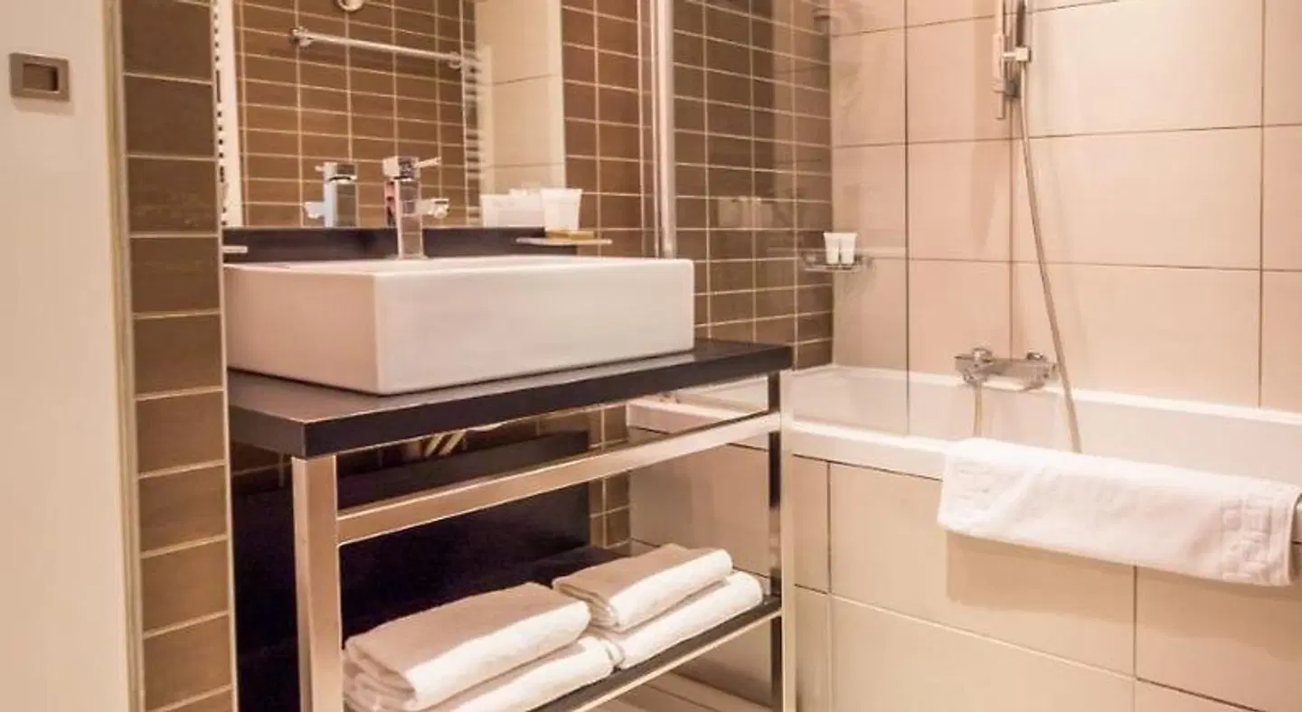 Aparthotel Adagio Grenoble Centre BATHROOM