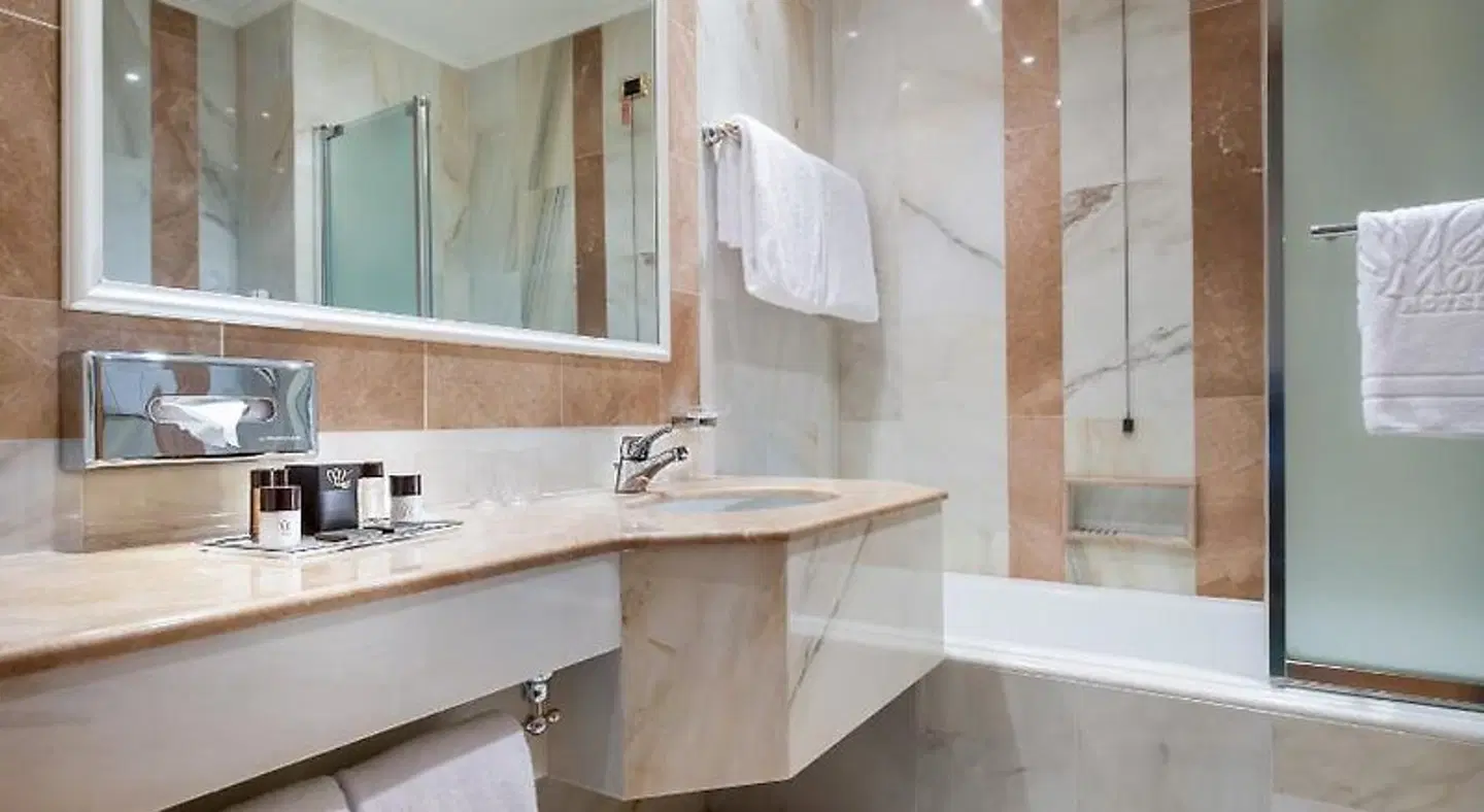 Royal Garden BATHROOM