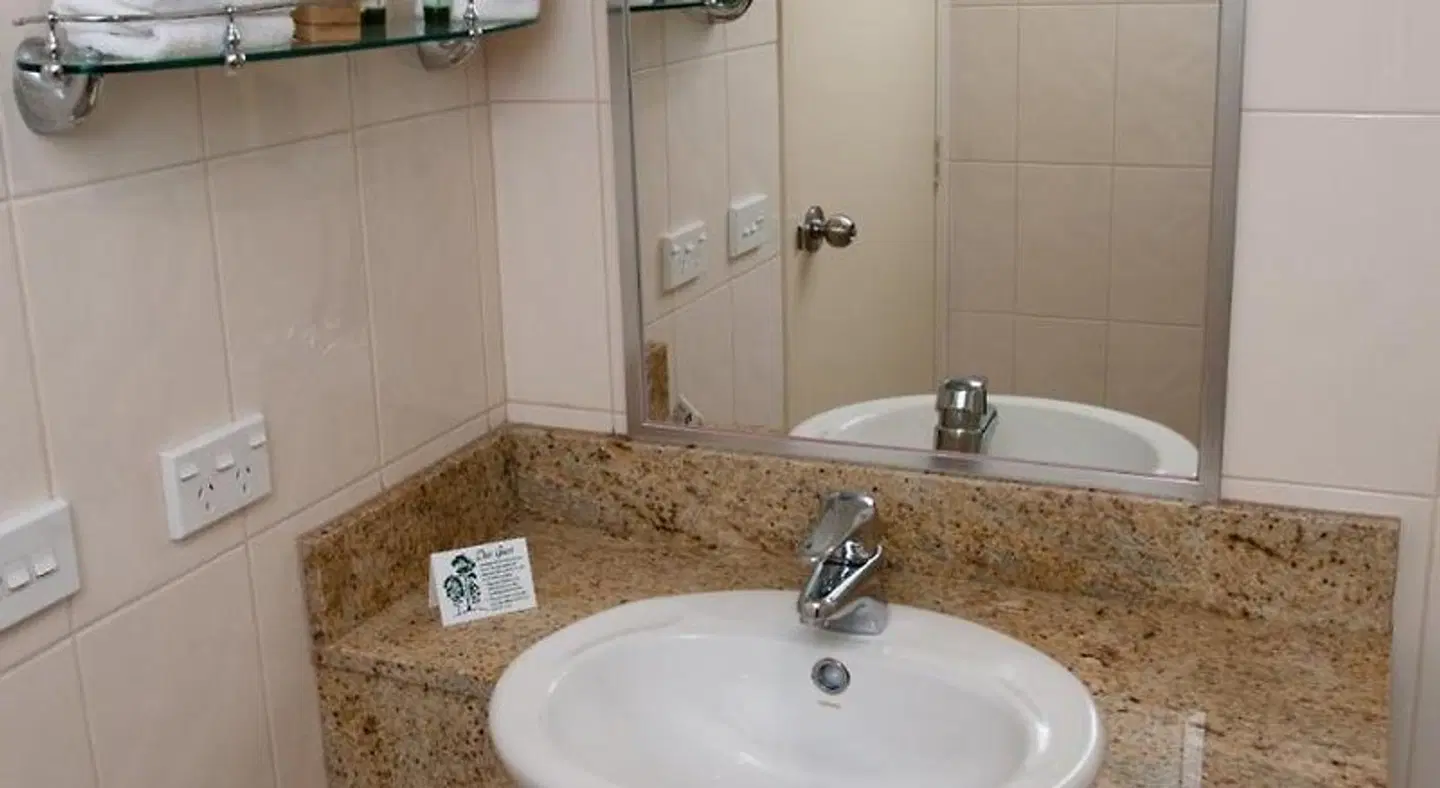 Bathurst Heritage Motor Inn BATHROOM
