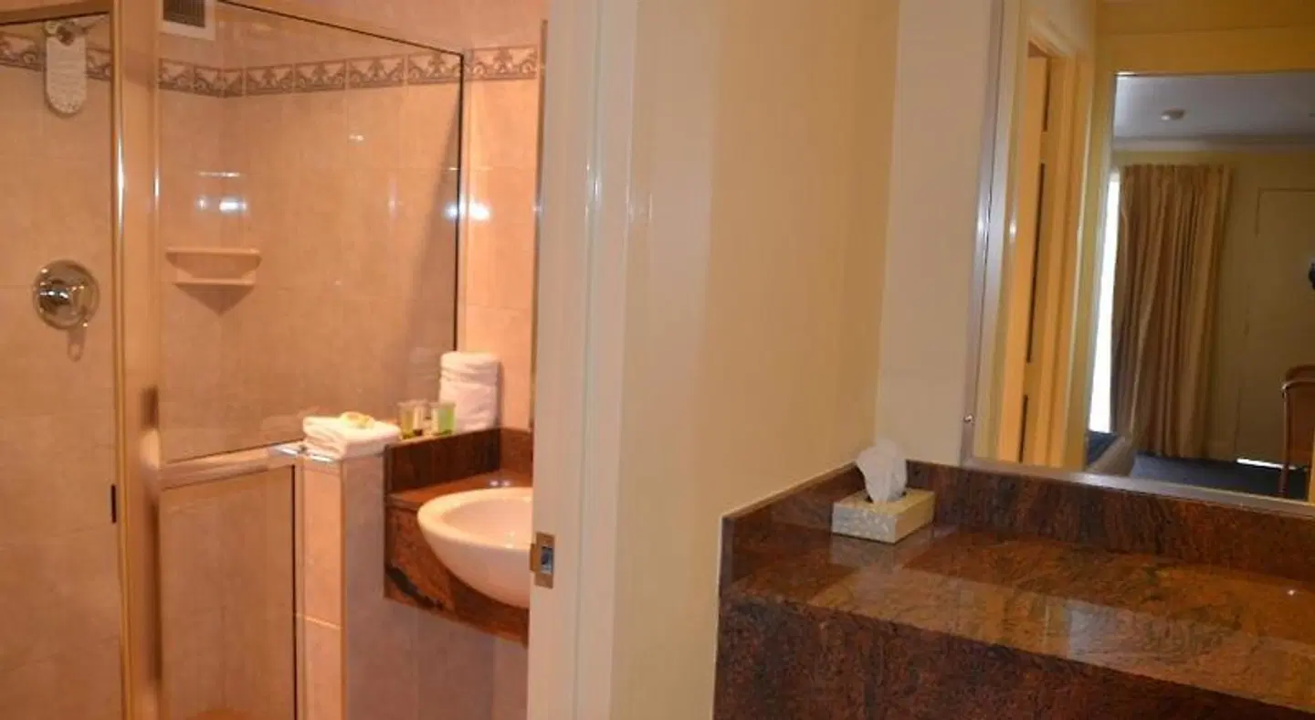Bathurst Heritage Motor Inn BATHROOM