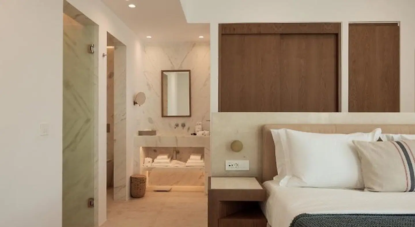 Cali Mykonos BATHROOM