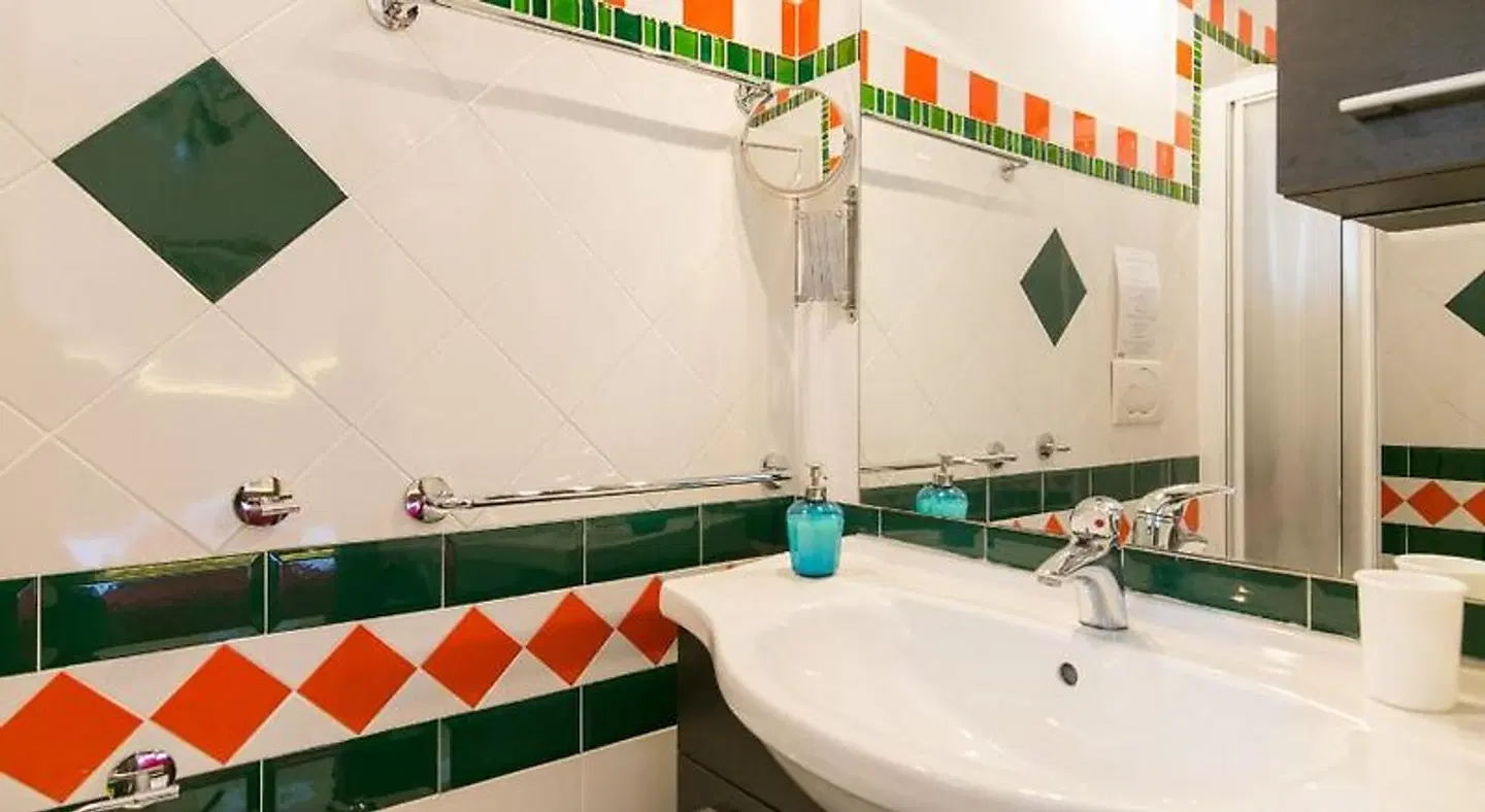 Anthony B&B BATHROOM