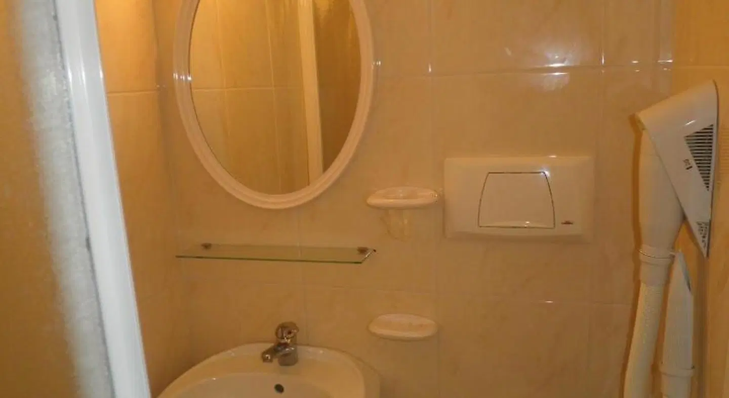 Hotel Prestige BATHROOM