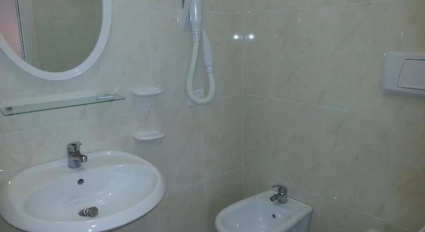 Hotel Prestige BATHROOM