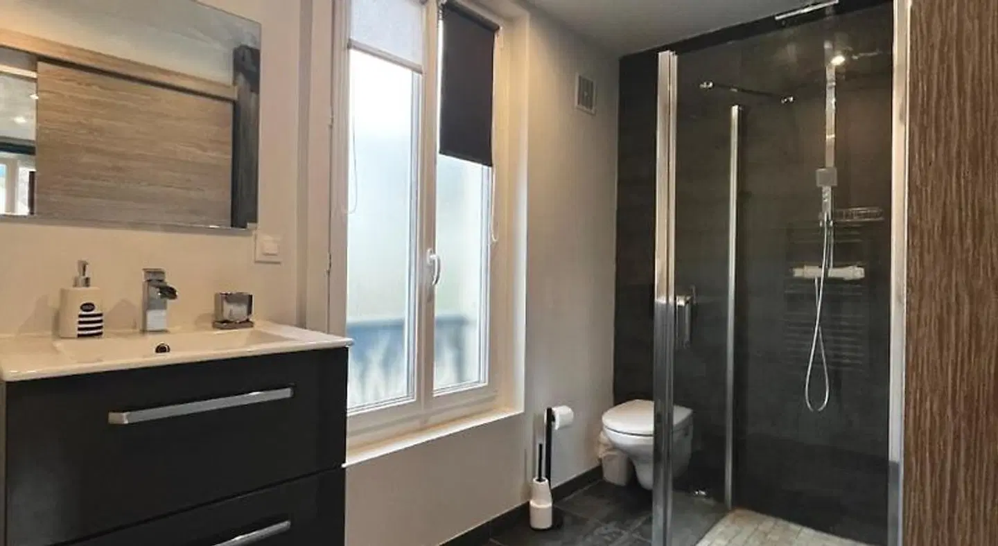 Villa Oiseau Bleu proche de la plage et de Deauville BATHROOM