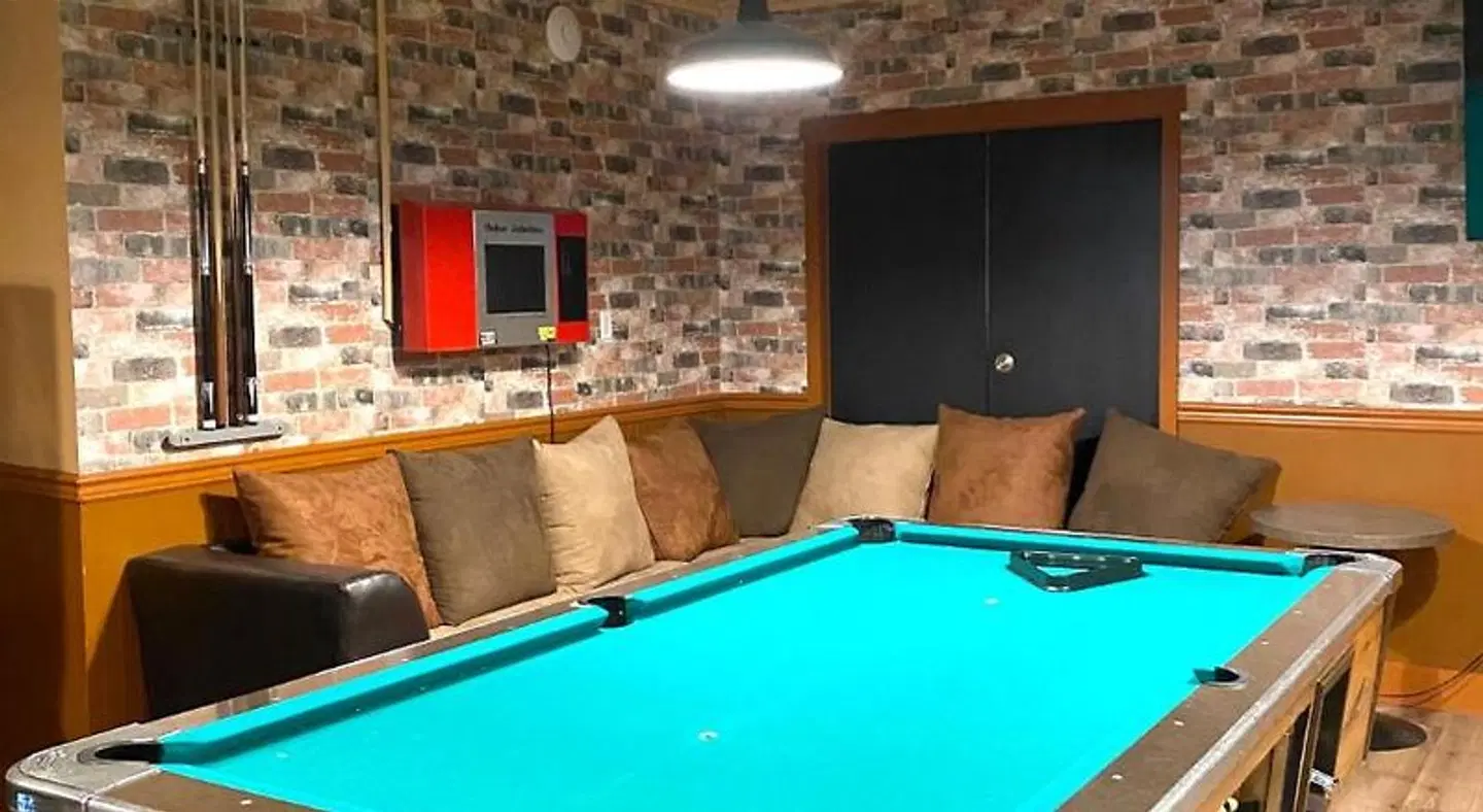 George Dawson Inn INDOOR_POOL