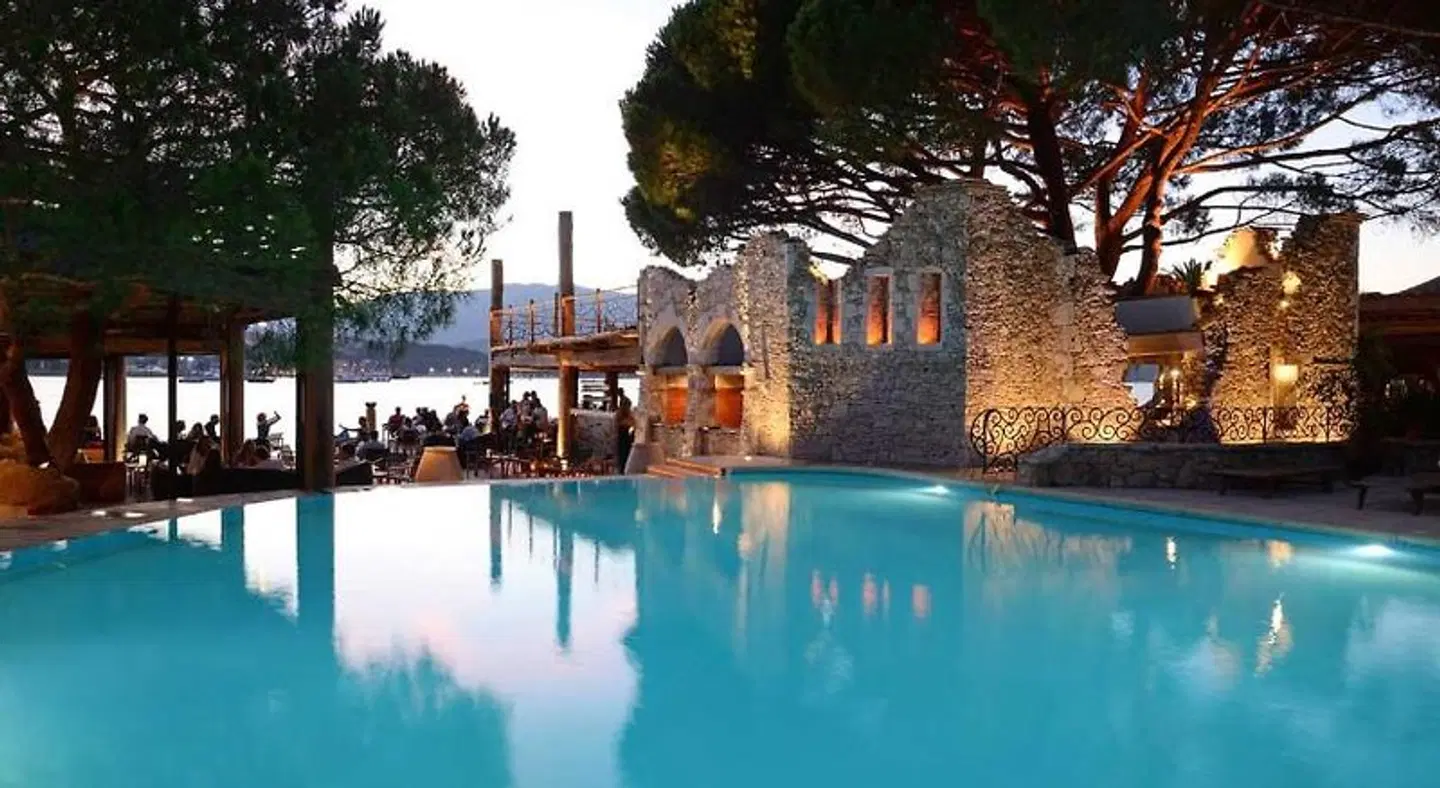 Hôtel Le Belvédère OUTDOOR_POOL