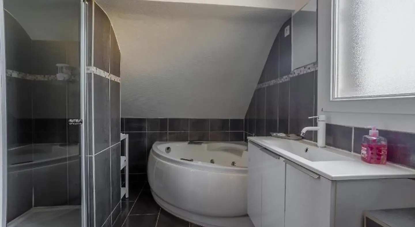 Roissy Chambres BATHROOM