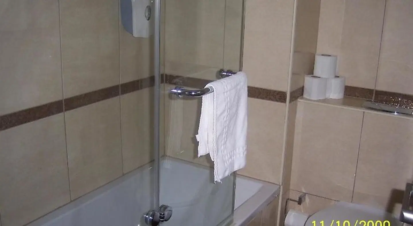 Golan Hotel BATHROOM