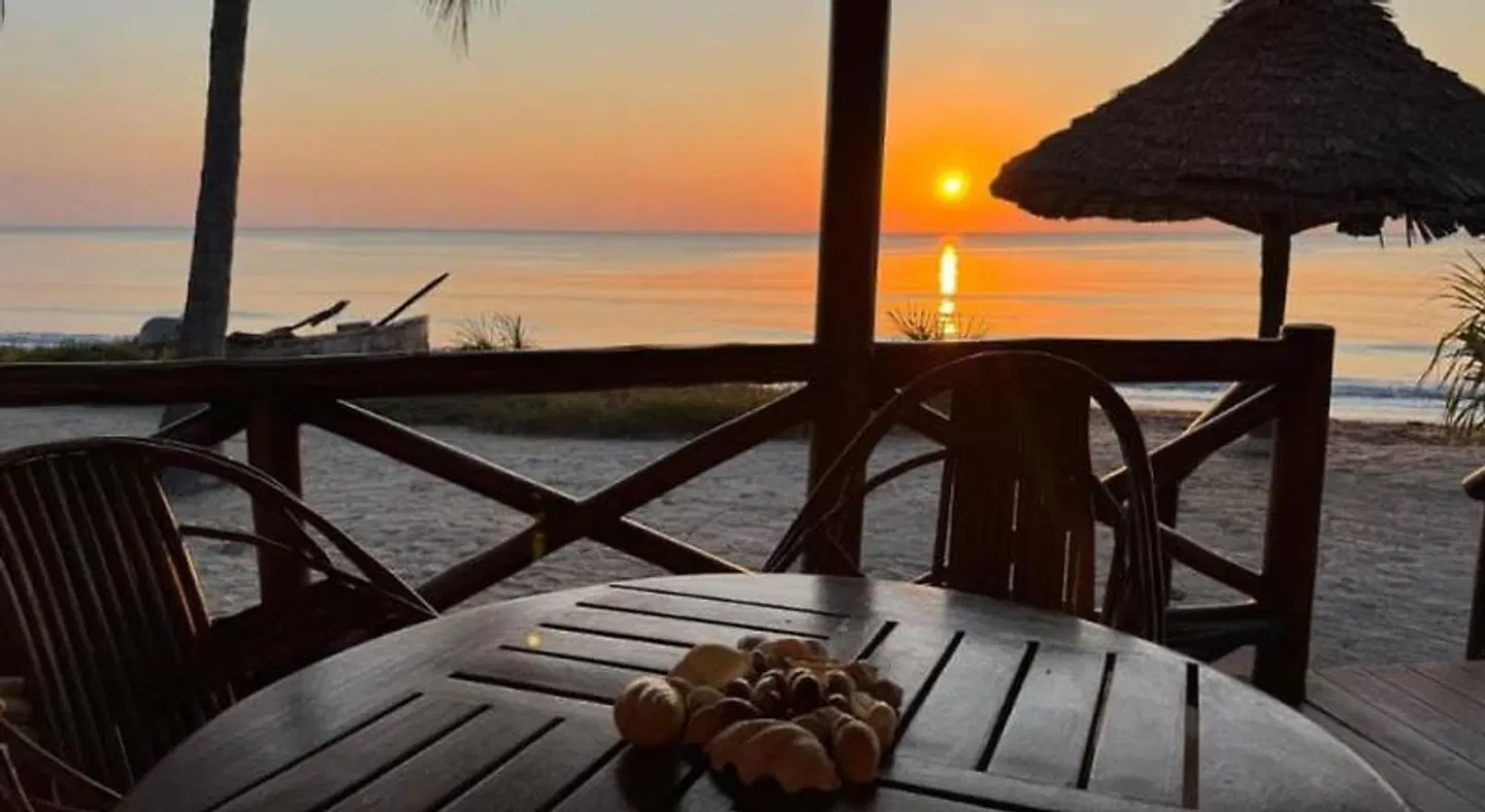 Barry's Beach Resort TERRACE