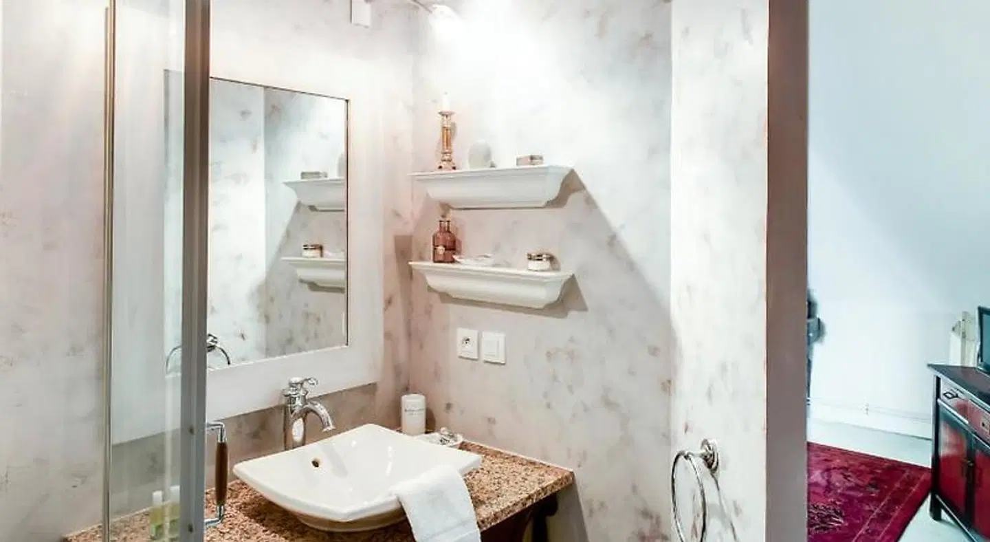 Château Du Pin BATHROOM