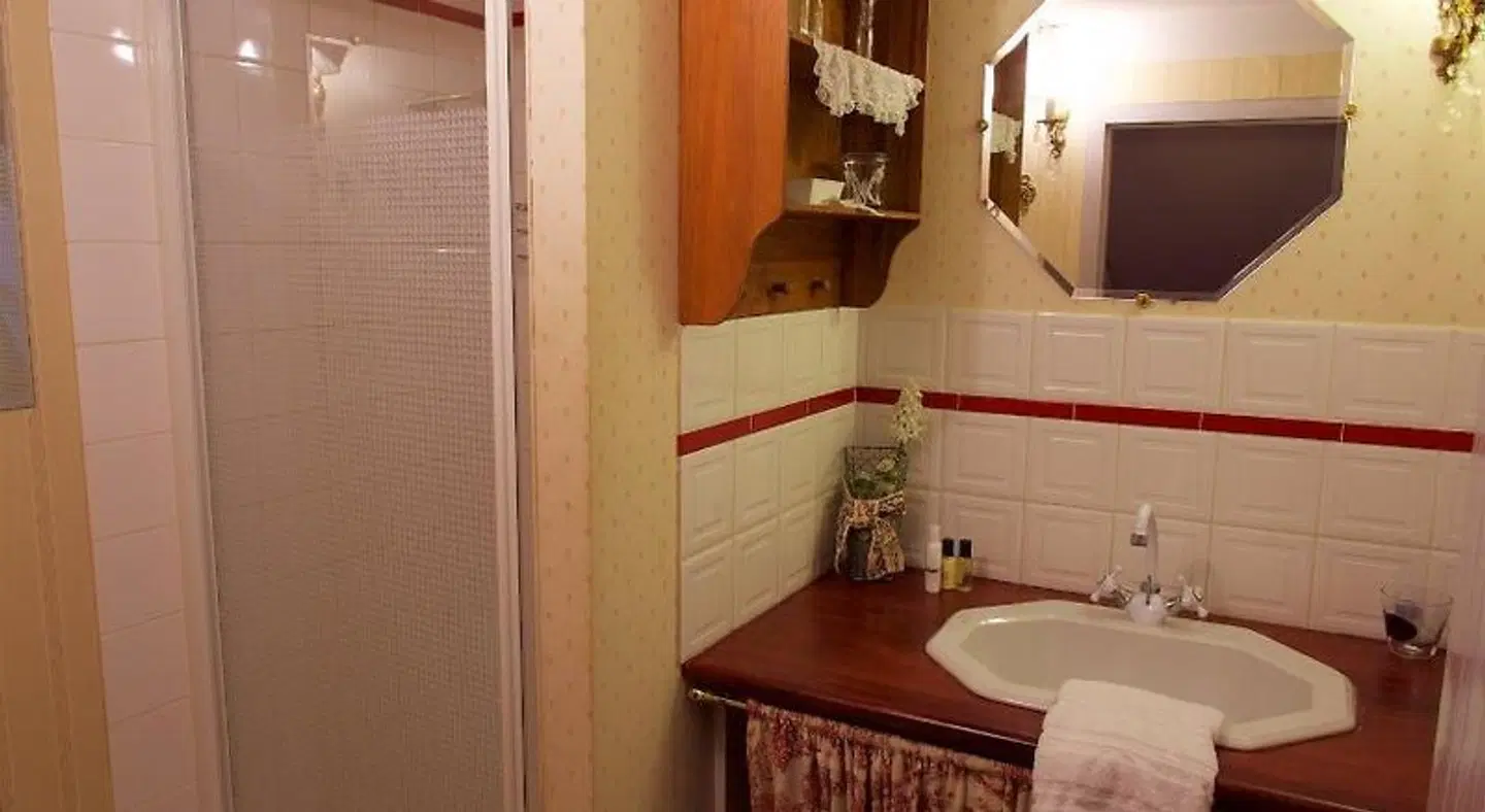 Château Du Pin BATHROOM