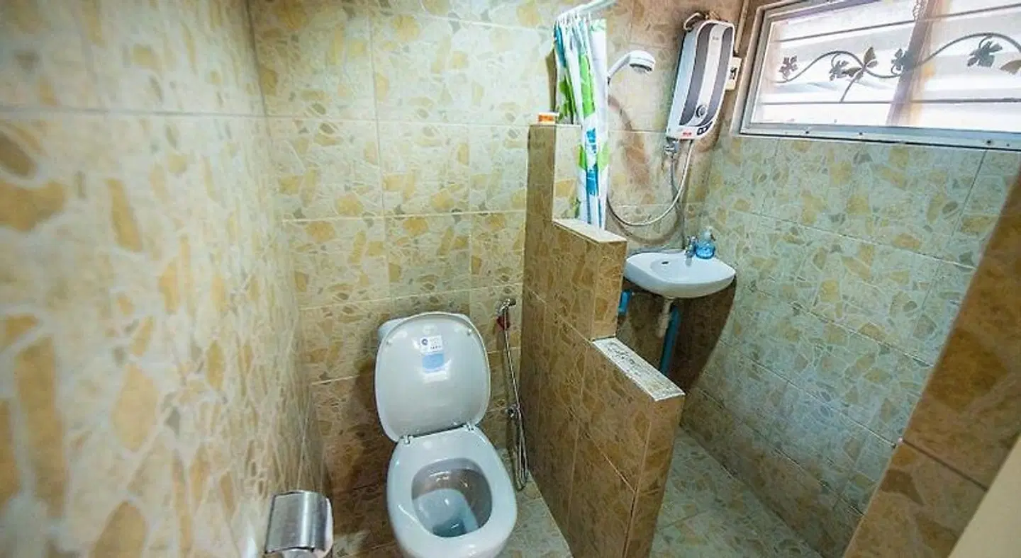 Poomvarin Resort BATHROOM