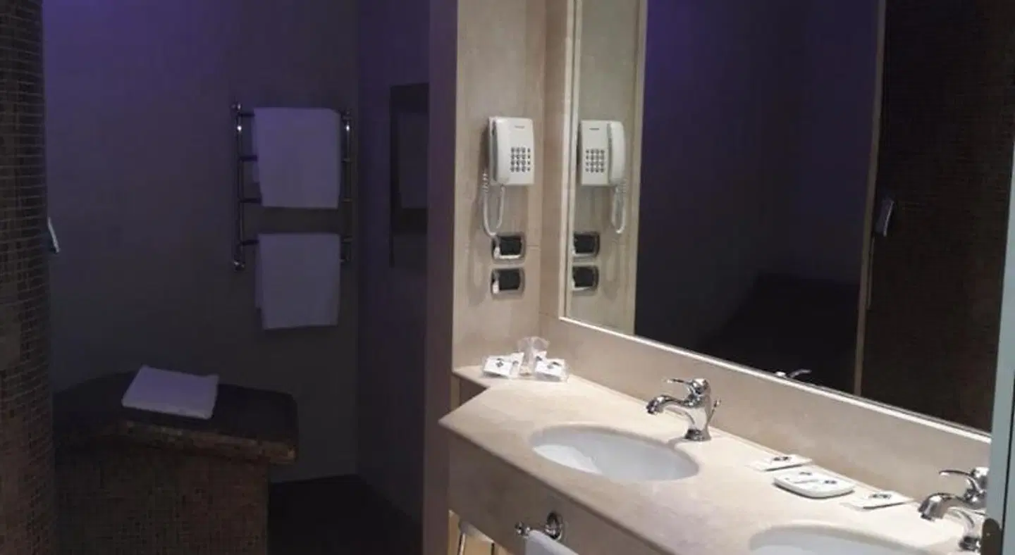 Hotel Motel Luna BATHROOM