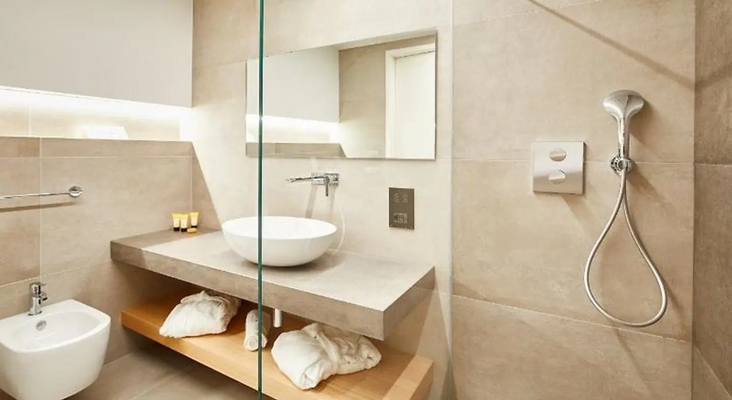 Nodo Hotel BATHROOM