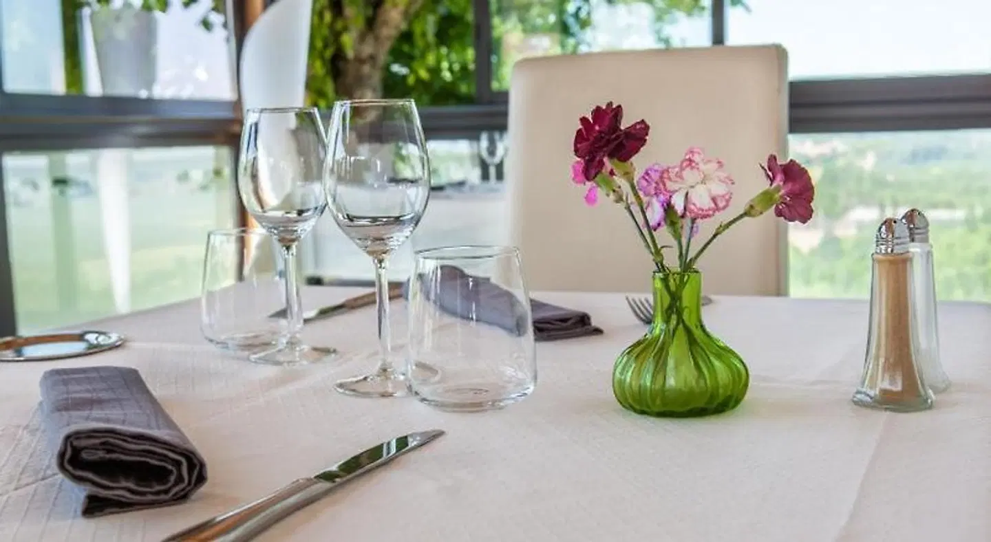 Hôtel le Saint Cyr RESTAURANT