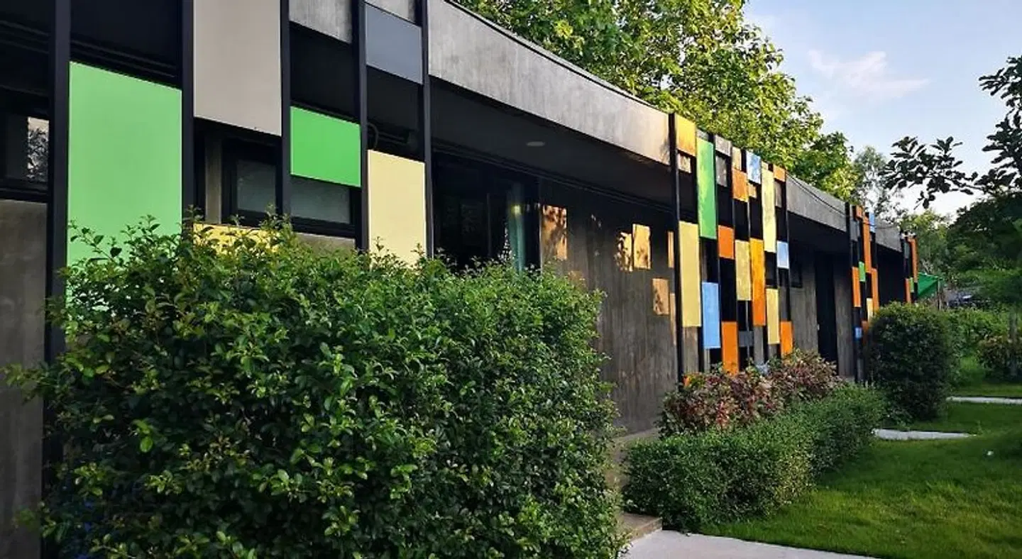 BR2 House Resort EXTERIOR