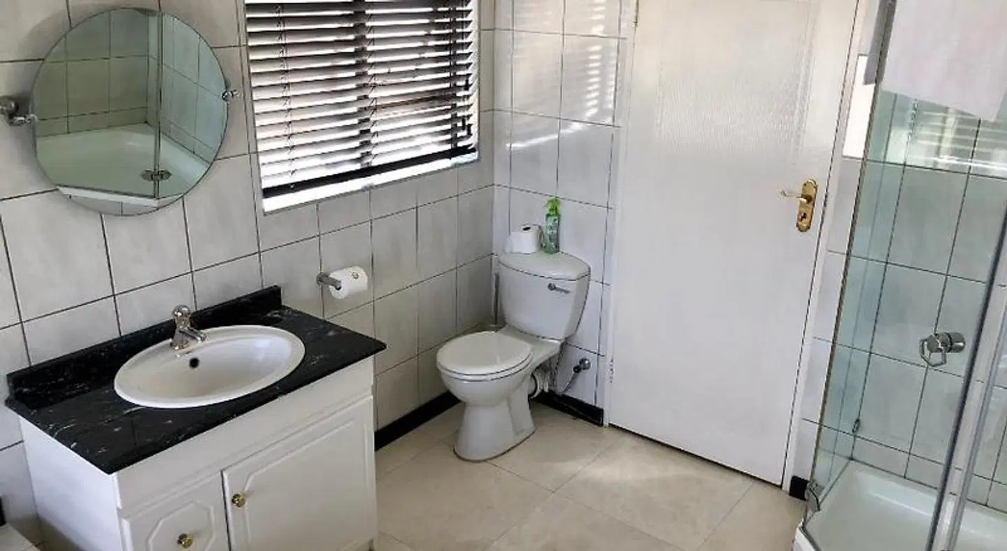 Kosmos Lodge BATHROOM