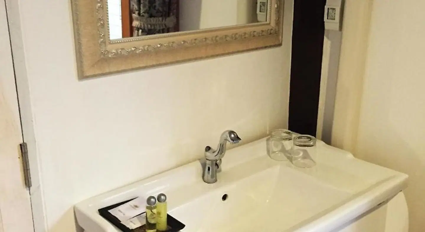 An Guy Boutique Hotel BATHROOM