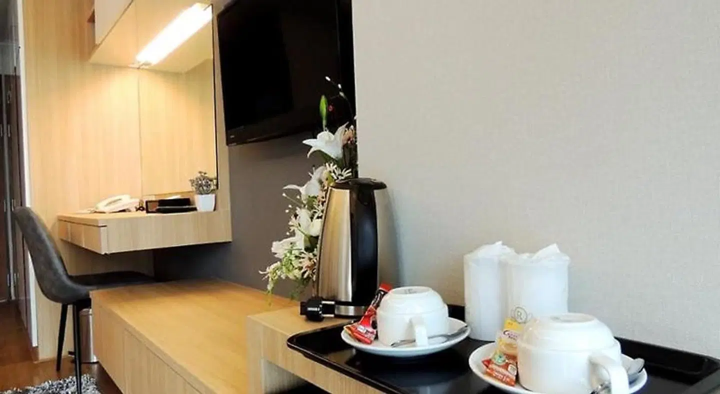 The Raise Hotel BATHROOM
