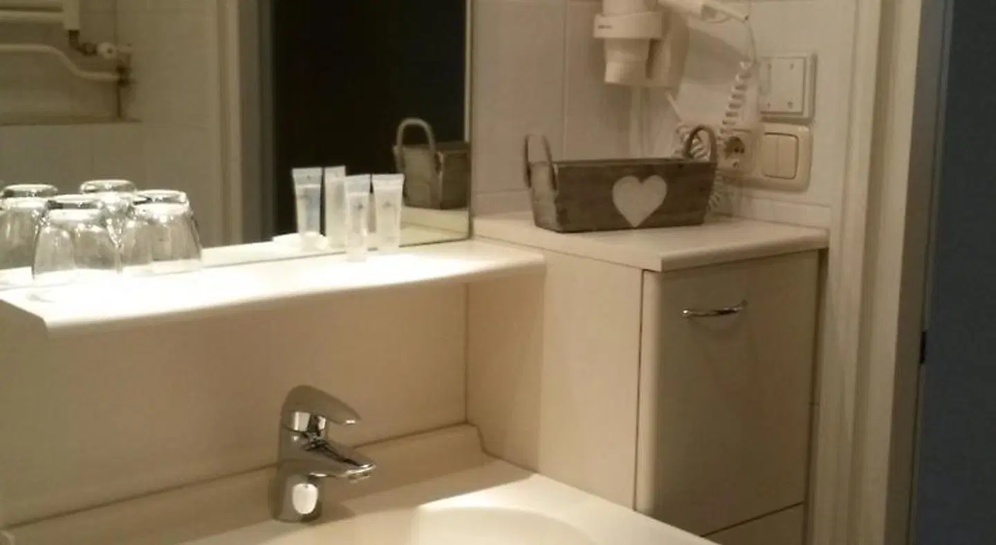 Ons Epen BATHROOM