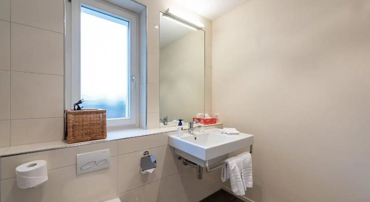 Hotel Rössli BATHROOM