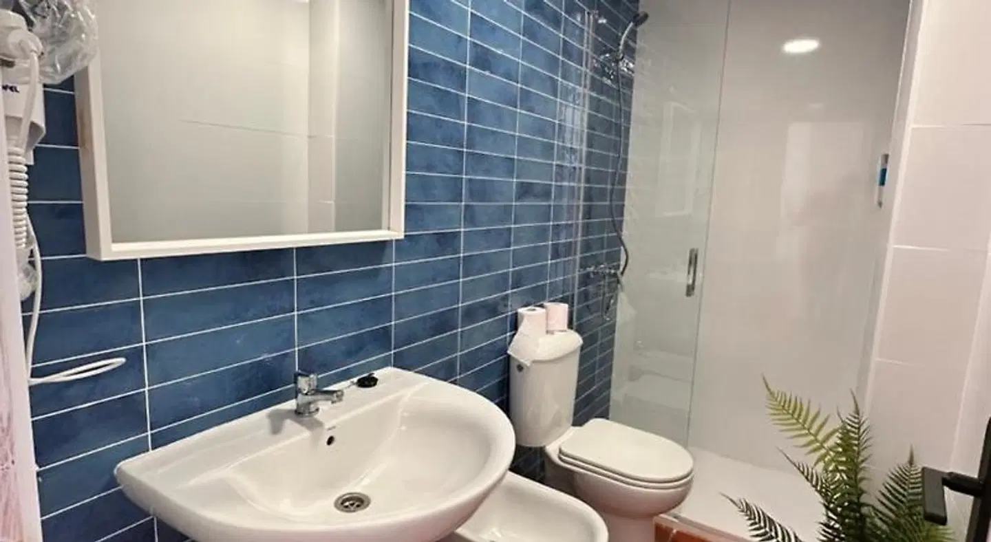 Hostal Sango Sierra de las Nieves BATHROOM