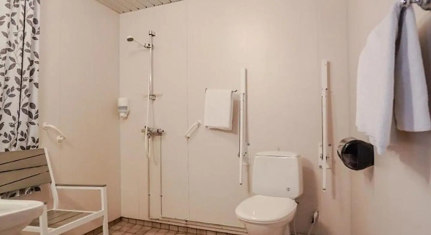 Reisafjord Hotel BATHROOM