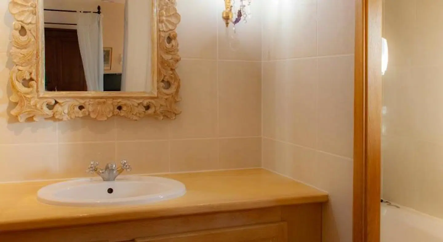 Chateau de Murviel BATHROOM