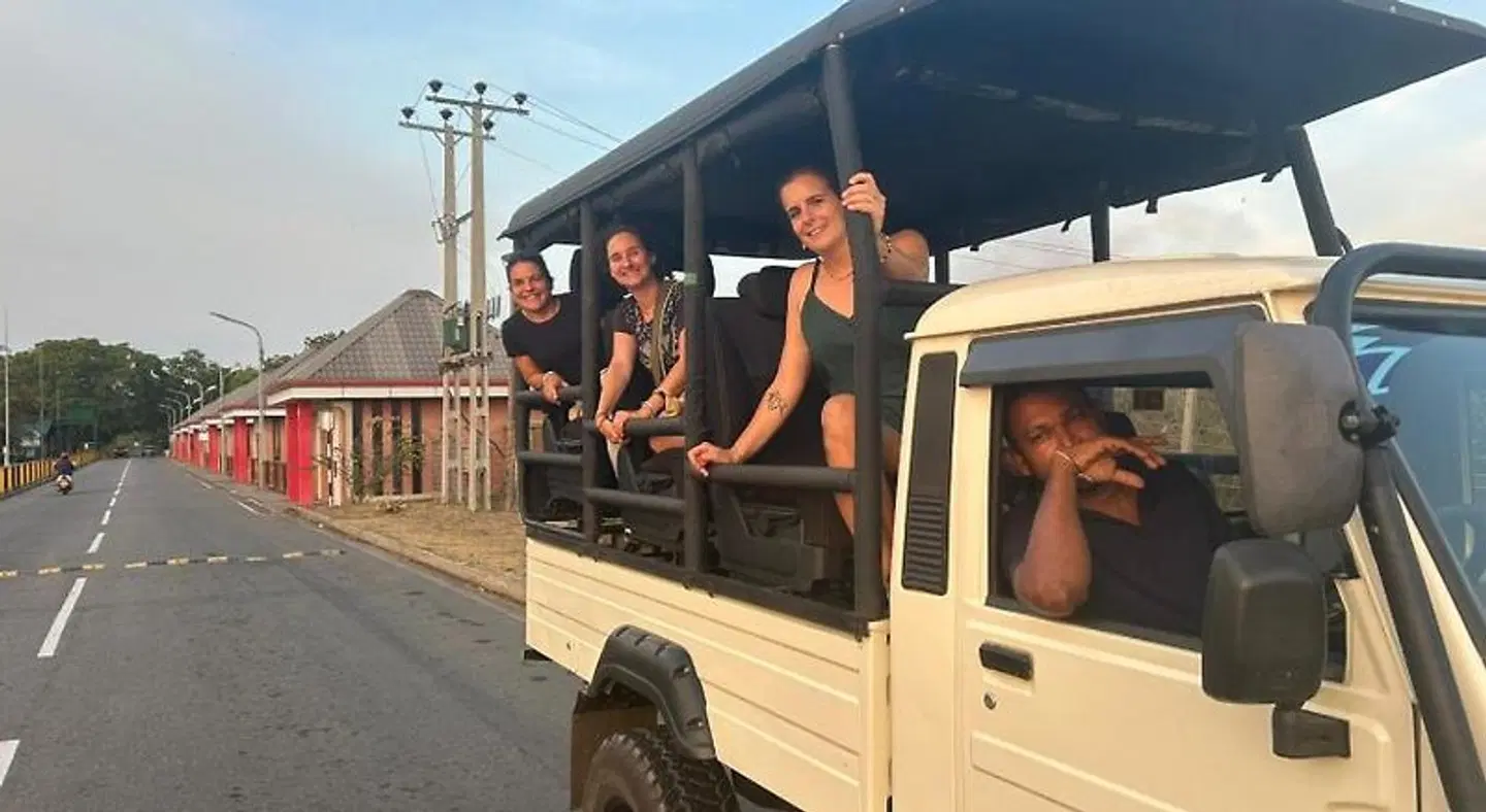 Wildlife Safari House PEOPLE