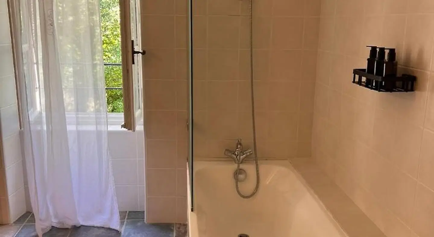 Le Moulin de Montségur BATHROOM