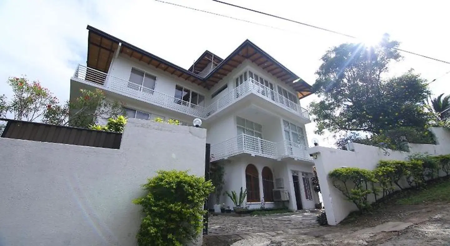 Hillcrest Villa EXTERIOR