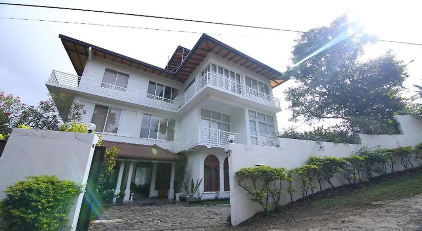 Hillcrest Villa EXTERIOR