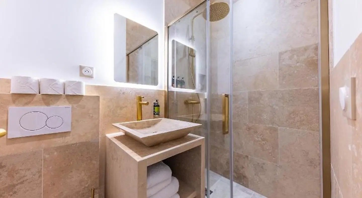 Opera Residence BATHROOM